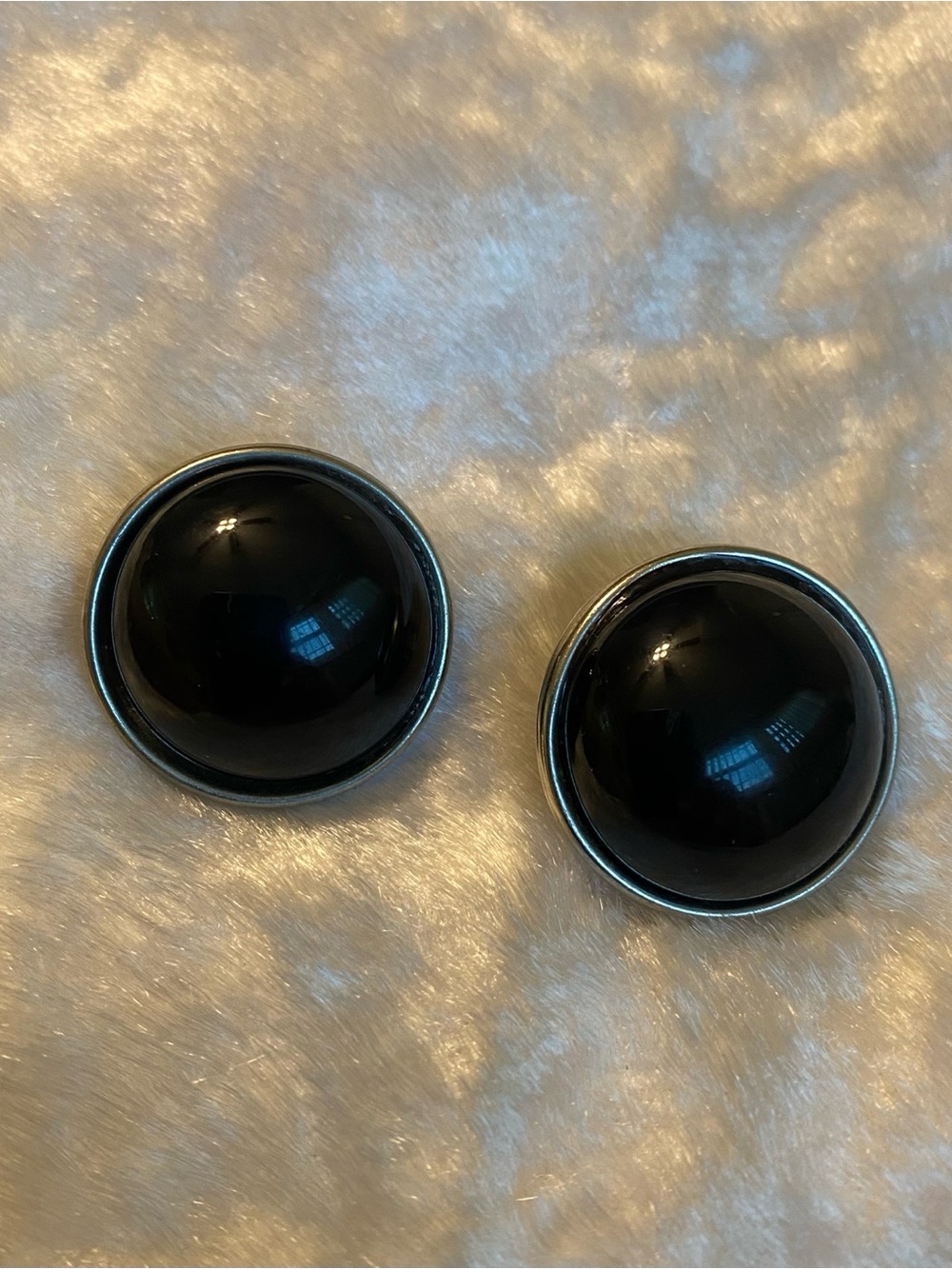 🍀VTG Black Dome Clip-On Earrings